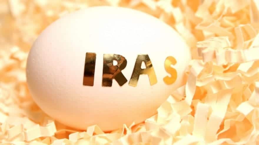 You are currently viewing How Do IRAs and 401(k)s Fit into Estate Planning?